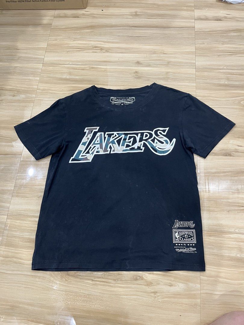 Mitchell & Ness Lakers T-Shirt (Category: Tshirts & Polo Shirts ) located in Angeles City. Submitted by thriftsij (Listing ID 1461793293, Image 1). Description: - Brand: Mitchell & Ness - Team: Los Angeles Lakers - Collection: Hardwood Classics - Material: 100% Premium Cotton - Size: Medium (M) - Ideal for: Basketball fans, Lakers supporters.