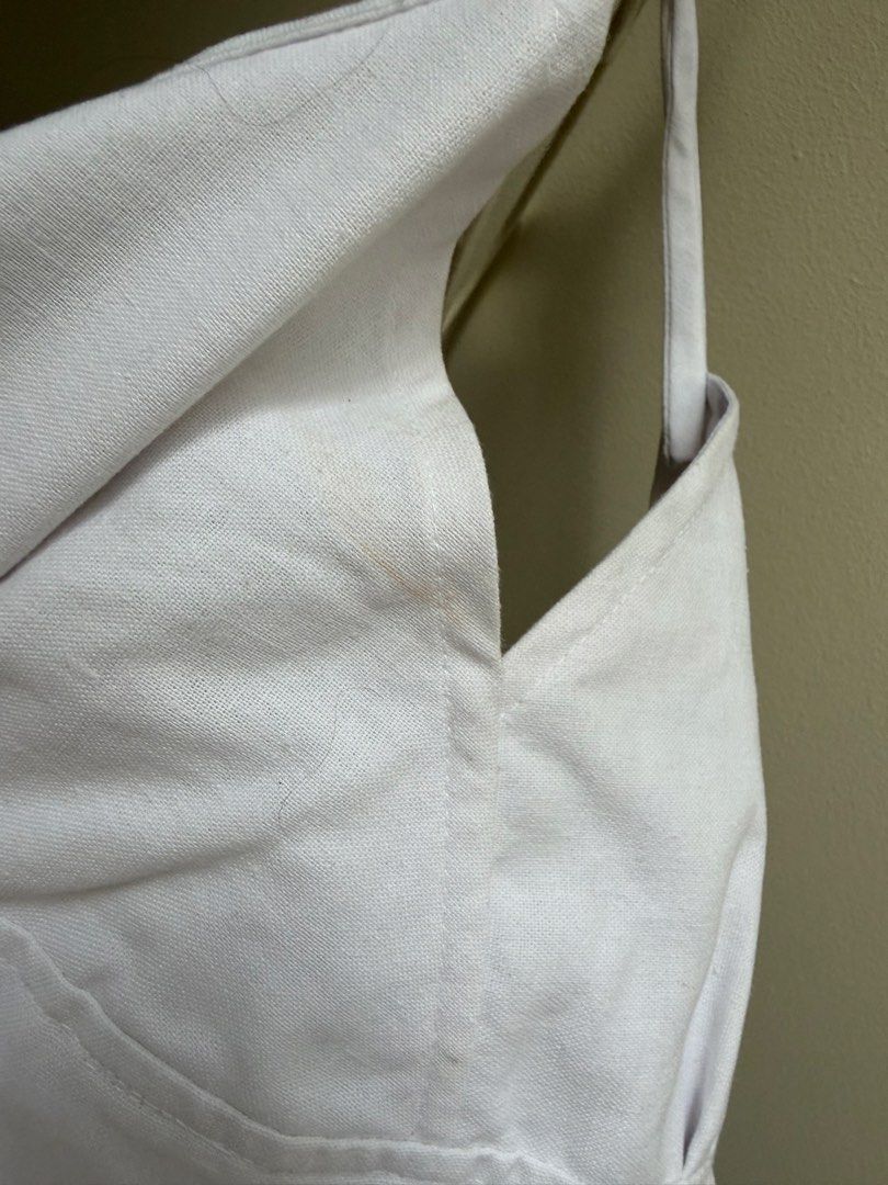 Miu The Label White Halter Top (Category: Sleeveless) located in Makati City. Submitted by andy0019 (Listing ID 1461613287, Image 3). Description: has a tiny makeup stain that can be washed never used size xs but can fit xs - s .