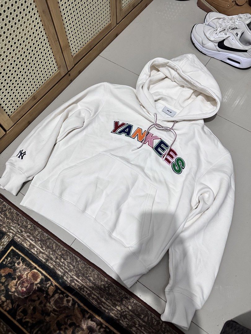 MLB yankees hoodie (Category: Coats, Jackets and Outerwear) located in Manila. Submitted by nilodanzcuadra (Listing ID 1461606728, Image 1). Description: Size small mens (M to L womens) Pwede sa medium mens, pero boxy na Nasukat lang, hindi nagamit Loc: north caloocan.