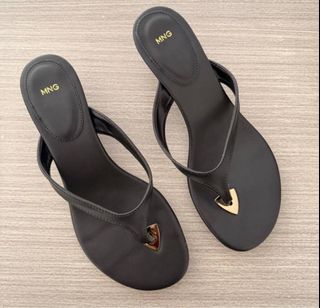 (Category: ) located in . Submitted by ladyattire (Listing ID 1461586228, Image 1). Description: .