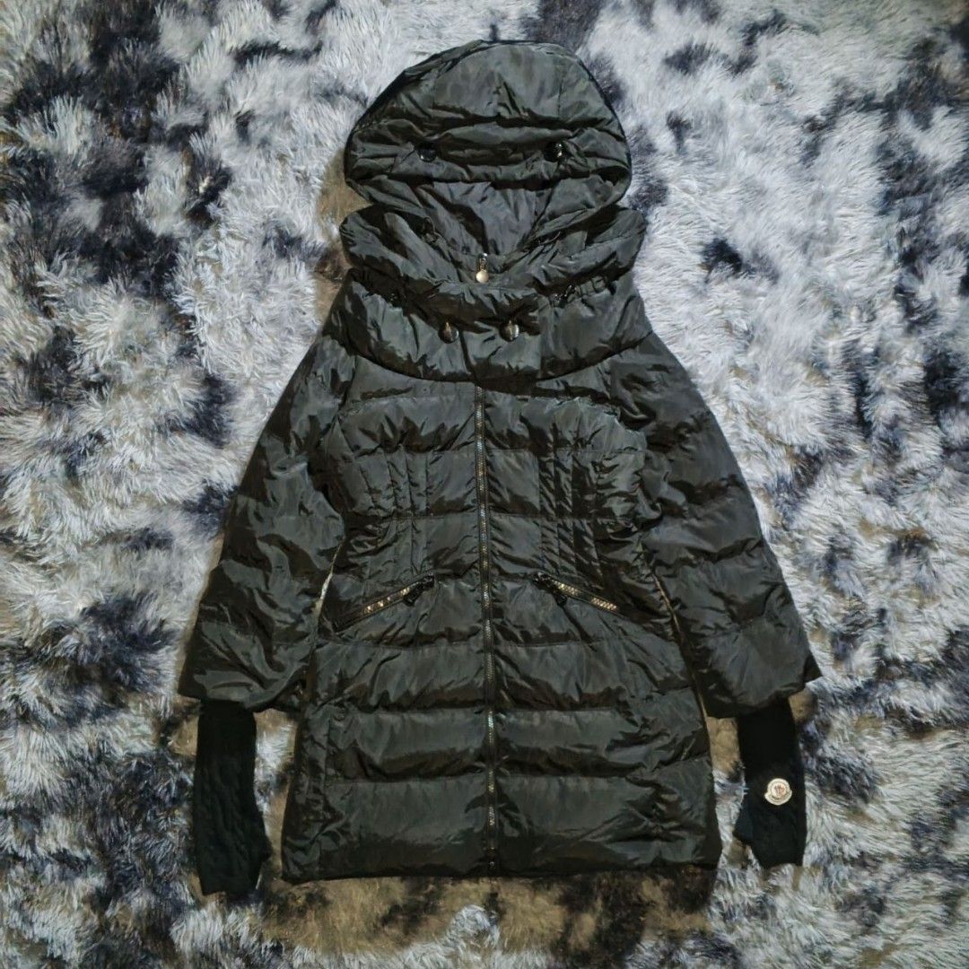 Moncler Black Quilted Puffer Coat (Category: Luxury Apparel) located in Dagupan City. Submitted by finestthriftstuffph (Listing ID 1461756216, Image 1). Description: All Lampo Zippers Metal Emblem and Zippers Very Presentable Size: 2 on Tag Actual Measurement (Measured by INCHES) Width: 20.5 Length: 36.5 Shoulder: 19 Sleeve: 21 / With Hand Gloves 33 Condition: Very Good Color Rate: 10/10 Issue: None "Colors may vary due to lightning" "Swipe each 