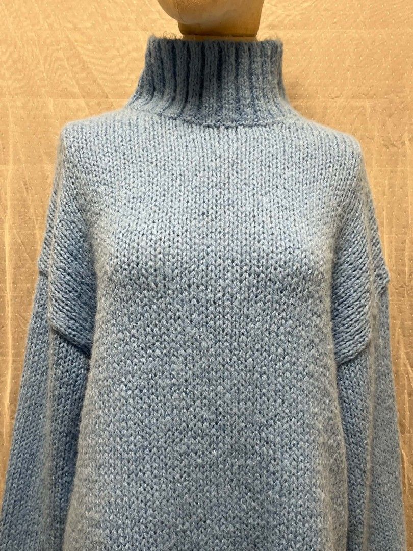 Monki oversized knitted turtleneck/roll-neck sweater (Category: Coats, Jackets and Outerwear) located in Manila. Submitted by elliejenner (Listing ID 1461738827, Image 3). Description: .