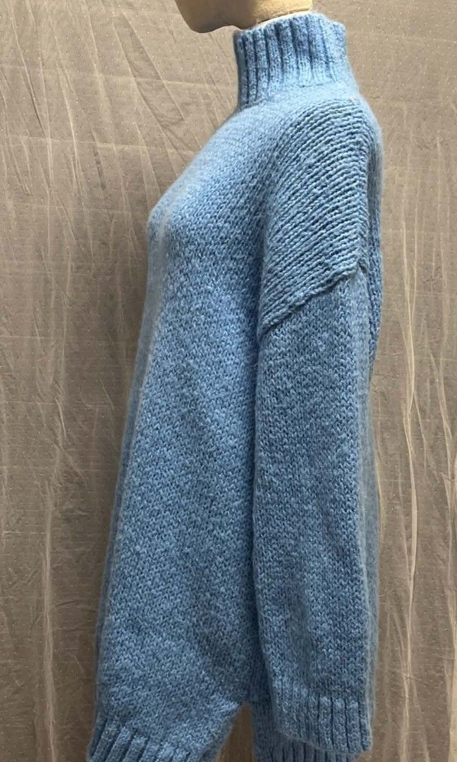 Monki oversized knitted turtleneck/roll-neck sweater (Category: Coats, Jackets and Outerwear) located in Manila. Submitted by elliejenner (Listing ID 1461738827, Image 2). Description: .