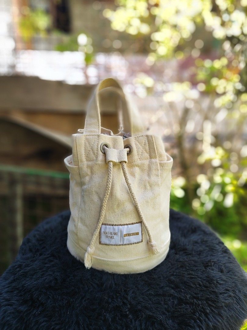 Mont Blanc X Eider (Category: Cross-body Bags) located in Bacolod City. Submitted by johnthrift (Listing ID 1461605189, Image 2). Description: Mont Blanc X Eider Two Way Bag Excellent Canvas Auth Missing Strap provide niyo na lang Small Dm💌.