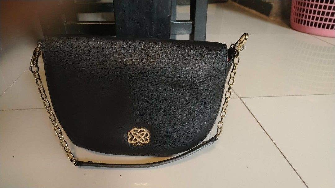 MORGAN Black Chain Strap Shoulder Bag (Category: Shoulder Bags) located in Manila. Submitted by wildwind_73f77a (Listing ID 1461586899, Image 2). Description: - Stylish black shoulder bag - Elegant gold chain strap - Bright pink interior with multiple compartments - Internal zip pocket for secure storage - Subtle Morgan logo on inner tag - Versatile for everyday wear or evening events.