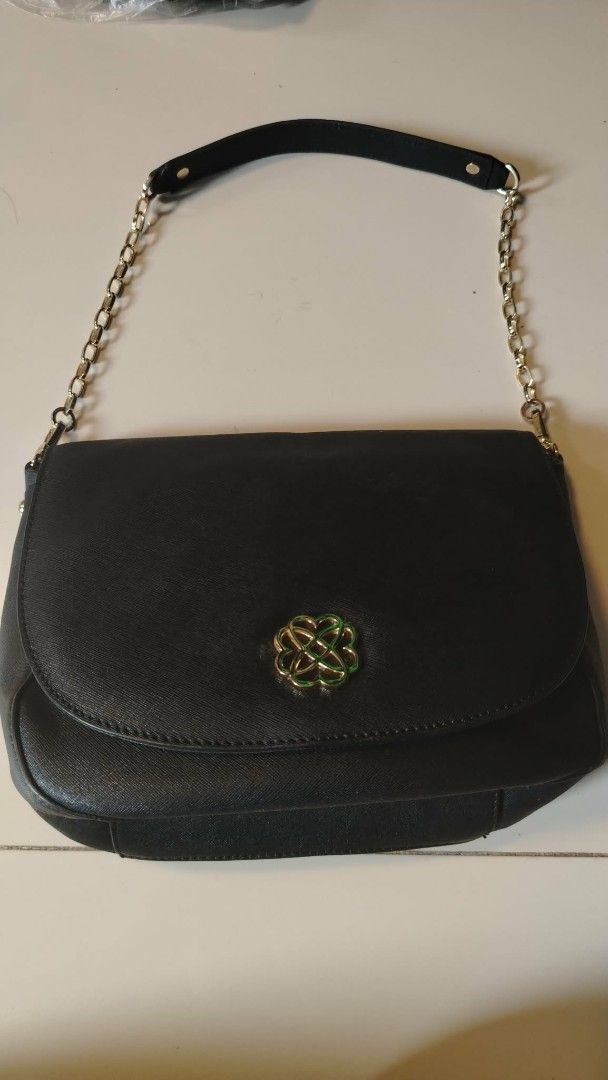 MORGAN Black Chain Strap Shoulder Bag (Category: Shoulder Bags) located in Manila. Submitted by wildwind_73f77a (Listing ID 1461586899, Image 1). Description: - Stylish black shoulder bag - Elegant gold chain strap - Bright pink interior with multiple compartments - Internal zip pocket for secure storage - Subtle Morgan logo on inner tag - Versatile for everyday wear or evening events.