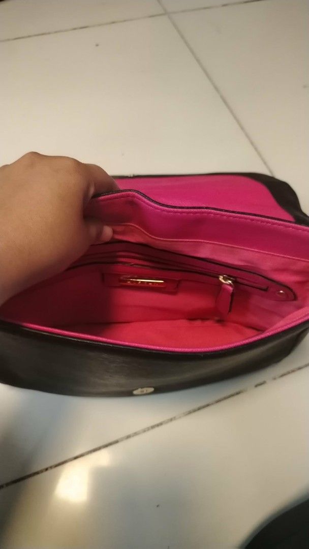 MORGAN Black Chain Strap Shoulder Bag (Category: Shoulder Bags) located in Manila. Submitted by wildwind_73f77a (Listing ID 1461586899, Image 3). Description: - Stylish black shoulder bag - Elegant gold chain strap - Bright pink interior with multiple compartments - Internal zip pocket for secure storage - Subtle Morgan logo on inner tag - Versatile for everyday wear or evening events.