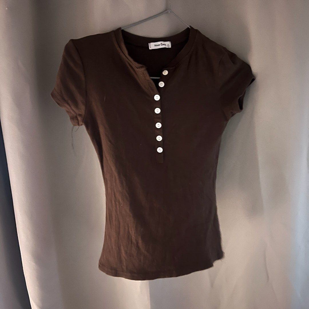Moses Queen top (Category: Blouses) located in Manila. Submitted by lovedbygela19 (Listing ID 1461796878, Image 1). Description: - Stretchable - used it twice lang - Small rfs: internship funds, and I need to be on my underconsumption self 👉🏻👈🏻.