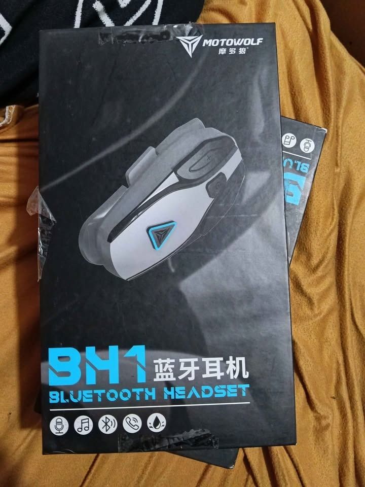 Motowolf BH1 Bluetooth Headset for Motorcycle Helmets (Category: Headphones & Headsets) located in Caloocan City. Submitted by coolgem_3f10a0 (Listing ID 1461755191, Image 2). Description: - Motowolf BH1 Bluetooth Headset for Motorcycle Helmets - Comes with a convenient charging base - Simple installation and user-friendly operation - Perfect for taking calls and listening to music while riding.
