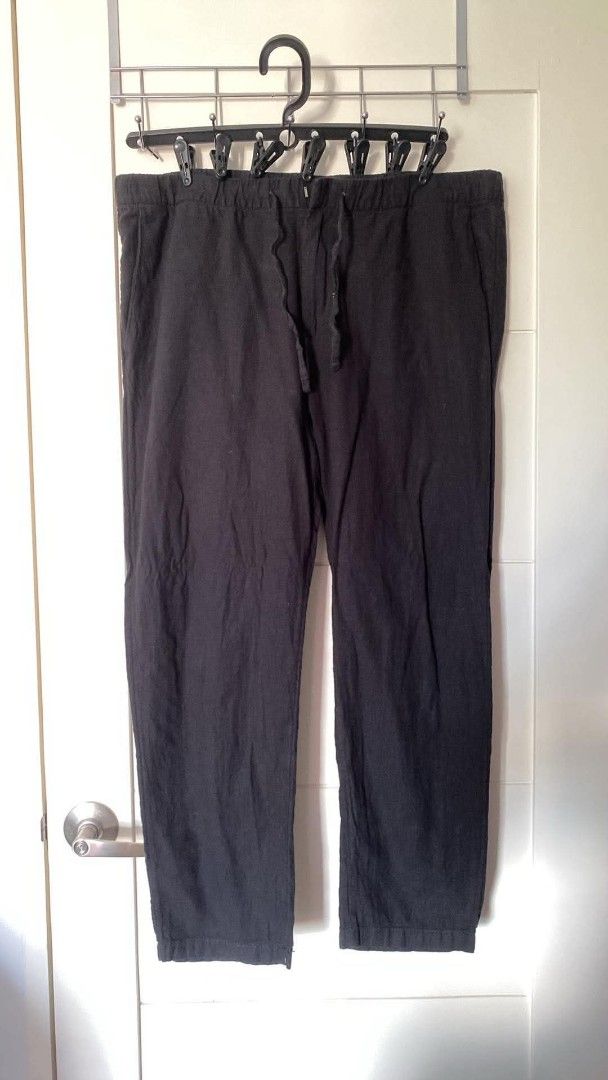 M&S Black 2XL/SHT Pants (Category: Trousers) located in Adams. Submitted by purefalcon.974eee (Listing ID 1461660034, Image 2). Description: - Brand: M&S - Color: Black - Size: 2XL/SHT - Features: Elastic waistband with drawstring - Origin: Made in Bangladesh - Style: Simple and comfortable, good for casual wear.