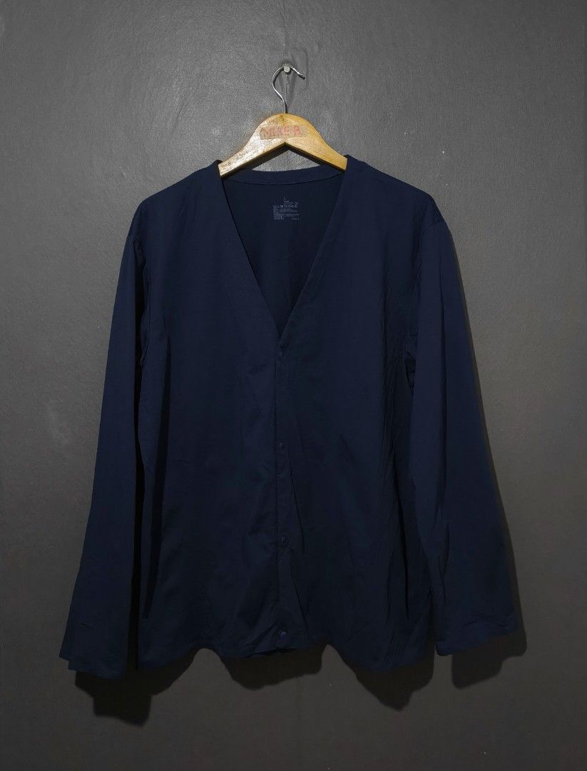 📍MUJI Quick-drying Cardigan (Snap Button) (Category: Coats, Jackets and Outerwear) located in Antipolo. Submitted by simplehans (Listing ID 1461629642, Image 1). Description: ‎📍MUJI Quick-drying Cardigan (Snap Button) ‎Size Large (Navy) ‎Width- 22.5 ‎Length- 27 ‎Excellent Condition As New ‎DIRECT MESSAGE IF INTERESTED.