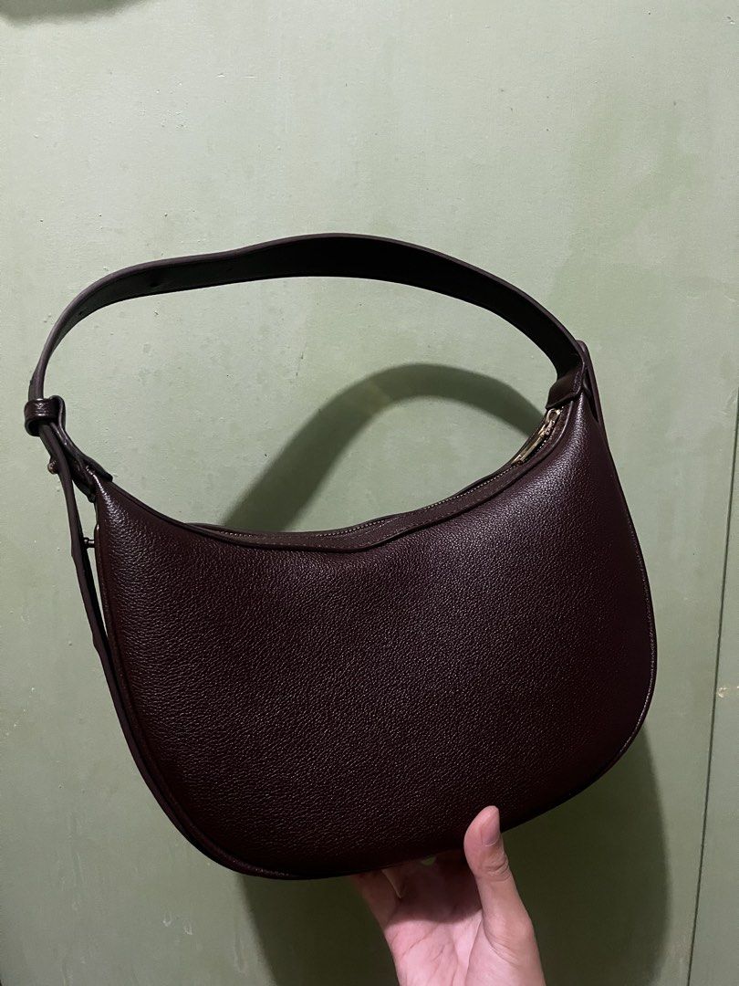 MUMUSELECT Brown Leather Hobo Shoulder Bag (Category: Shoulder Bags) located in Manila. Submitted by myth.rifts (Listing ID 1461782614, Image 2). Description: - Brand: MUMUSELECT - Type: Hobo Bag - Material: Brown Leather - Closure: Zipper - Interior: Small zip pocket - Features: Pebbled texture, adjustable strap - Best for: Everyday use.