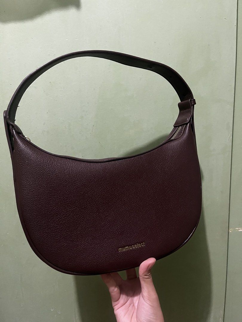 MUMUSELECT Brown Leather Hobo Shoulder Bag (Category: Shoulder Bags) located in Manila. Submitted by myth.rifts (Listing ID 1461782614, Image 1). Description: - Brand: MUMUSELECT - Type: Hobo Bag - Material: Brown Leather - Closure: Zipper - Interior: Small zip pocket - Features: Pebbled texture, adjustable strap - Best for: Everyday use.