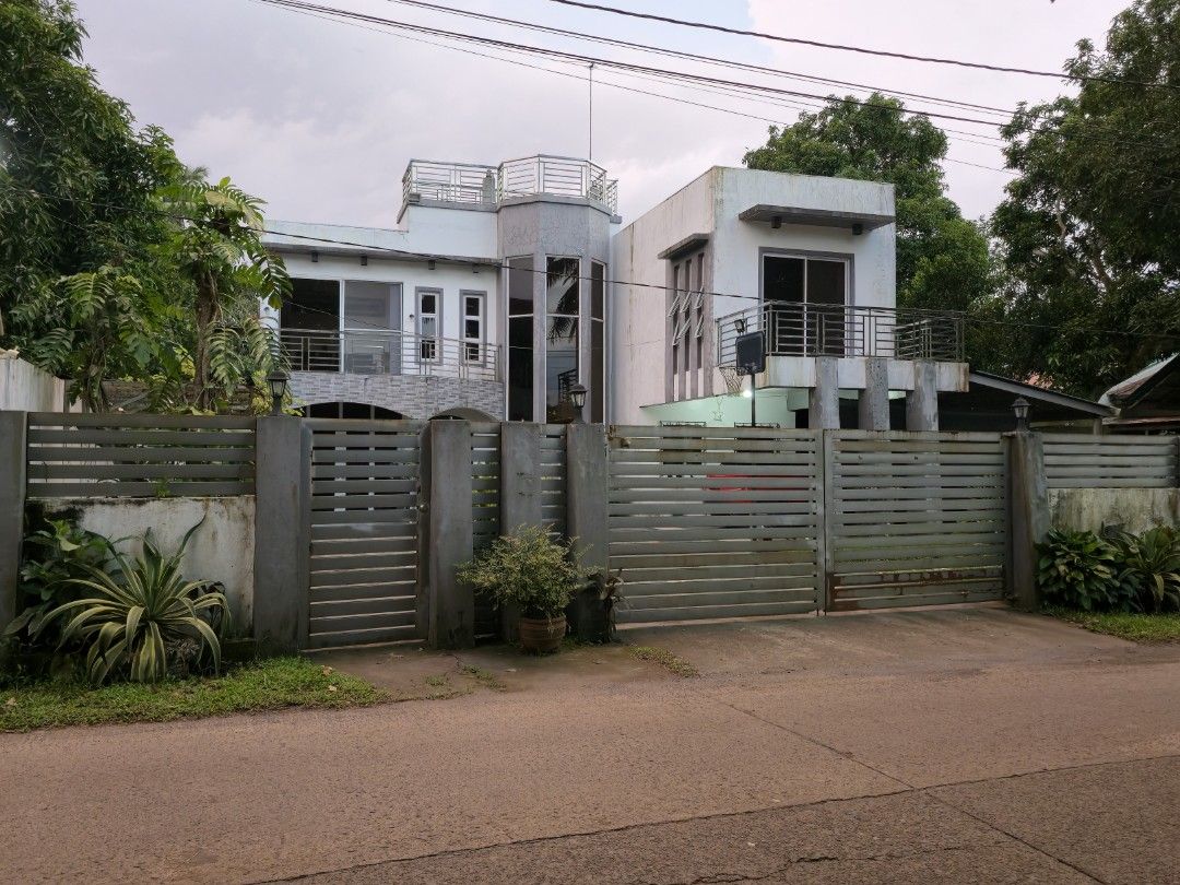 My Dream House (Category: House & Lot) located in Manila. Submitted by cosmictiger_d9dcb2 (Listing ID 1461680882, Image 3). Description: Property Features: - 600 sq. m. lot area - 6 rooms - 4 comfort rooms (CR) - 3-storey house with a roof deck - Mini gym - Fully fenced and gated property - CCTV coverage around the entire area - Carport for 3–4 vehicles - Half-court basketball area.