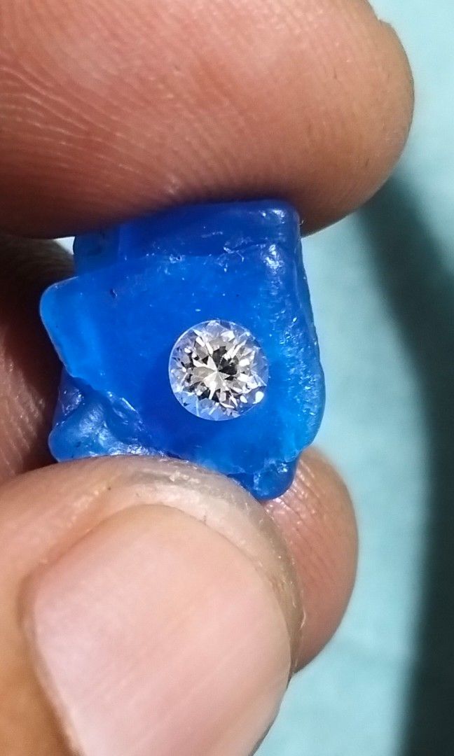 Natural Diamond lose stone (Category: Precious Stones) located in San Jose. Submitted by lenlorie3649 (Listing ID 1461743038, Image 1). Description: Natural Diamond lose stone 0.35ct. clarity estimate vvs1 color estimate G maputi.