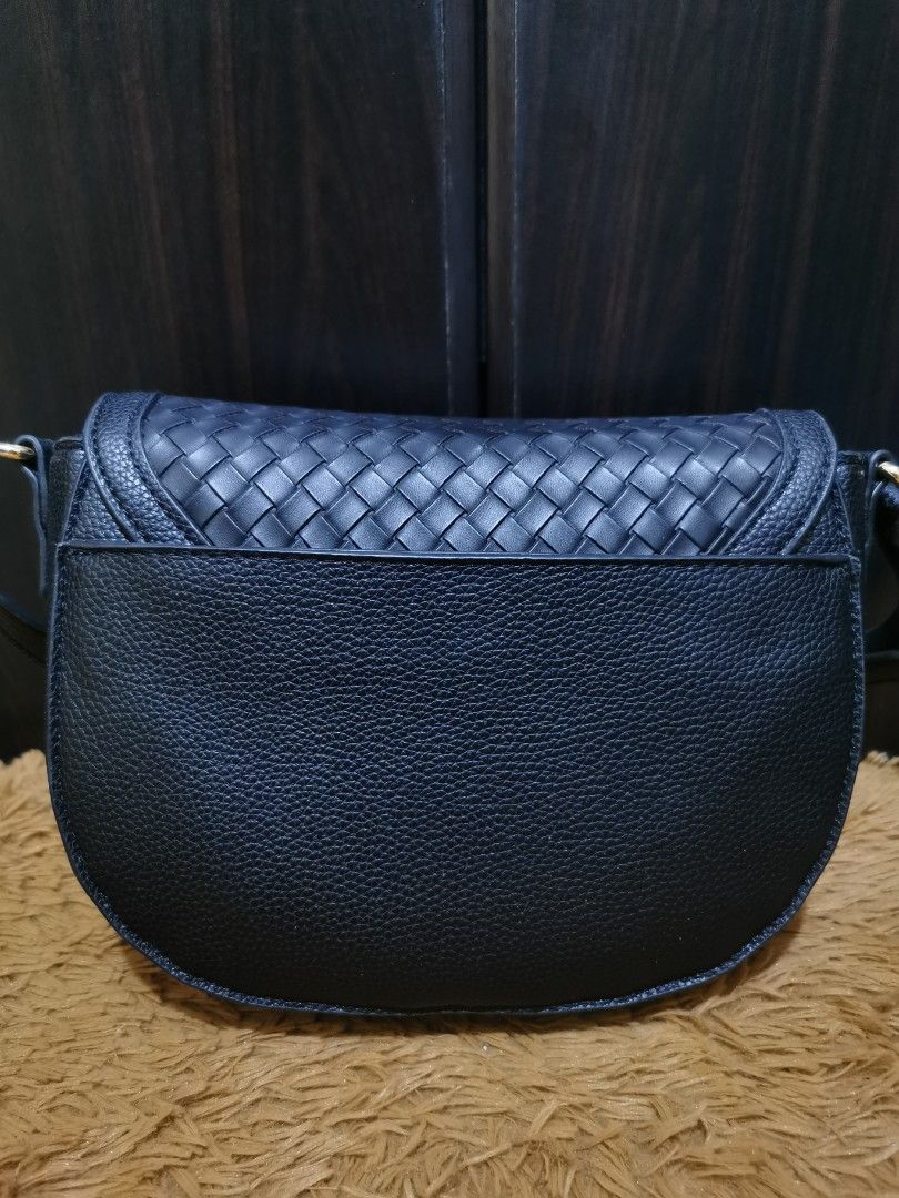 Nautica Crossbody Bag (Category: Cross-body Bags) located in Aringay. Submitted by ycels_purselove (Listing ID 1461741105, Image 3). Description: PAMIGAY SALE! Nautica Crossbody Bag Condition: Brand new *removed tag.