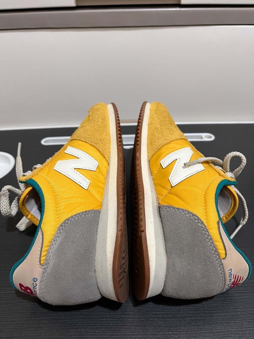 NB 220 (Category: Sneakers) located in Koronadal. Submitted by declutterprelovednitine_ey (Listing ID 1461650273, Image 3). Description: in a very good condition no box loc: Koronadal, Mindanao mop: Gcash mod: JNT.