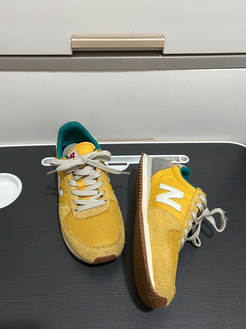 NB 220 (Category: Sneakers) located in Koronadal. Submitted by declutterprelovednitine_ey (Listing ID 1461650273, Image 2). Description: in a very good condition no box loc: Koronadal, Mindanao mop: Gcash mod: JNT.