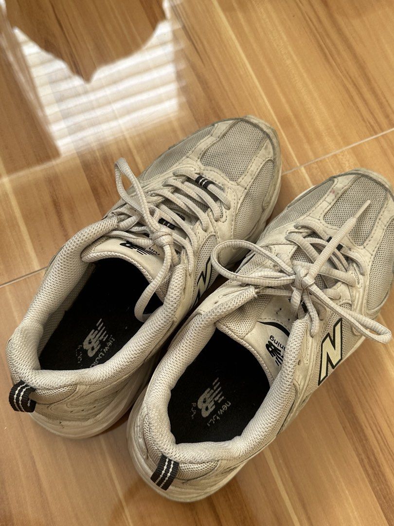 New Balance 530 (Category: Sneakers) located in Dasmarinas. Submitted by aubreyanabee (Listing ID 1461718663, Image 3). Description: - Shows some signs of wear (soles, toe box) - Needs cleaning.