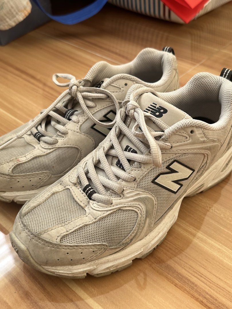 New Balance 530 (Category: Sneakers) located in Dasmarinas. Submitted by aubreyanabee (Listing ID 1461718663, Image 1). Description: - Shows some signs of wear (soles, toe box) - Needs cleaning.