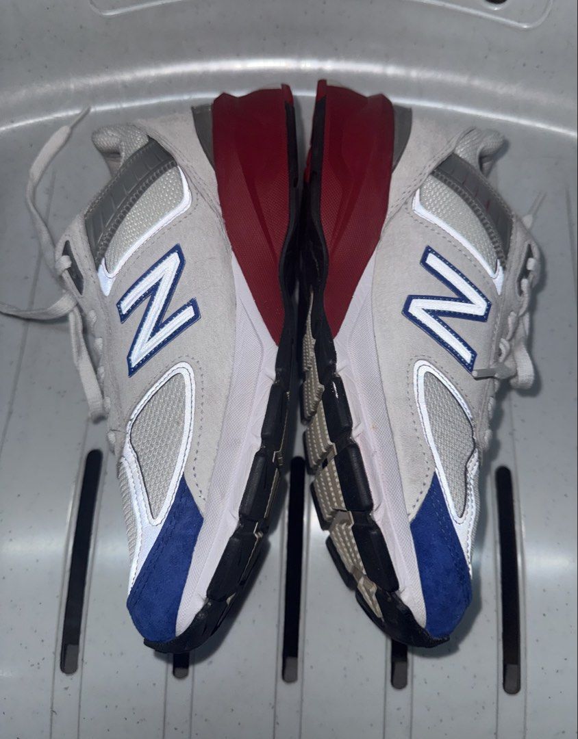 New Balance 990v5 (Category: Sneakers & Footwear) located in Manila. Submitted by jm_jm88 (Listing ID 1461668516, Image 3). Description: .