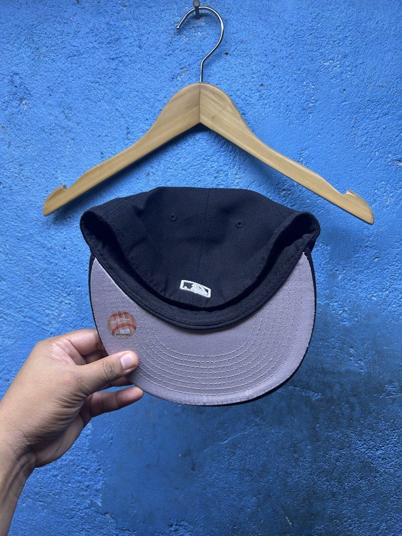 New Era 59FIFTY LA Dodgers Fitted Cap Size 7 (Category: Caps & Hats) located in Quezon City. Submitted by thriftxgoods (Listing ID 1461660698, Image 3). Description: - Authentic LA Dodgers New Era 59FIFTY fitted cap - Size: 7 (55.8cm) - Unique light purple underside on the brim - Ideal for any dedicated Dodgers fan.