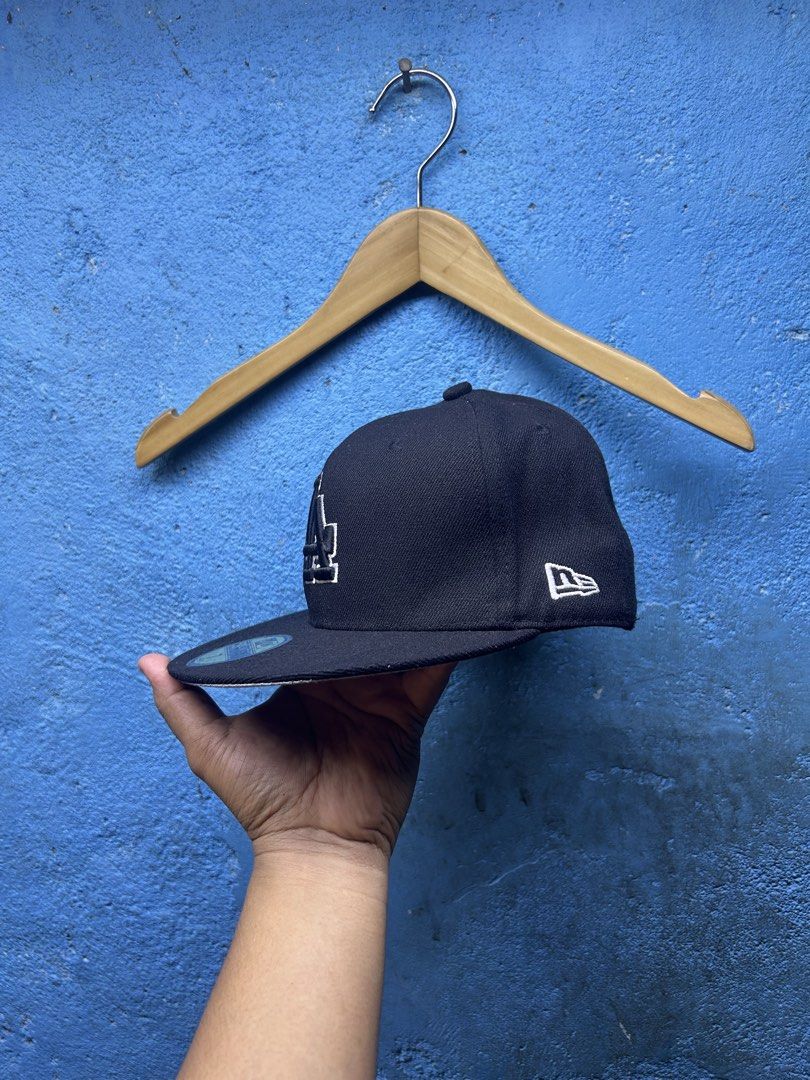 New Era 59FIFTY LA Dodgers Fitted Cap Size 7 (Category: Caps & Hats) located in Quezon City. Submitted by thriftxgoods (Listing ID 1461660698, Image 2). Description: - Authentic LA Dodgers New Era 59FIFTY fitted cap - Size: 7 (55.8cm) - Unique light purple underside on the brim - Ideal for any dedicated Dodgers fan.