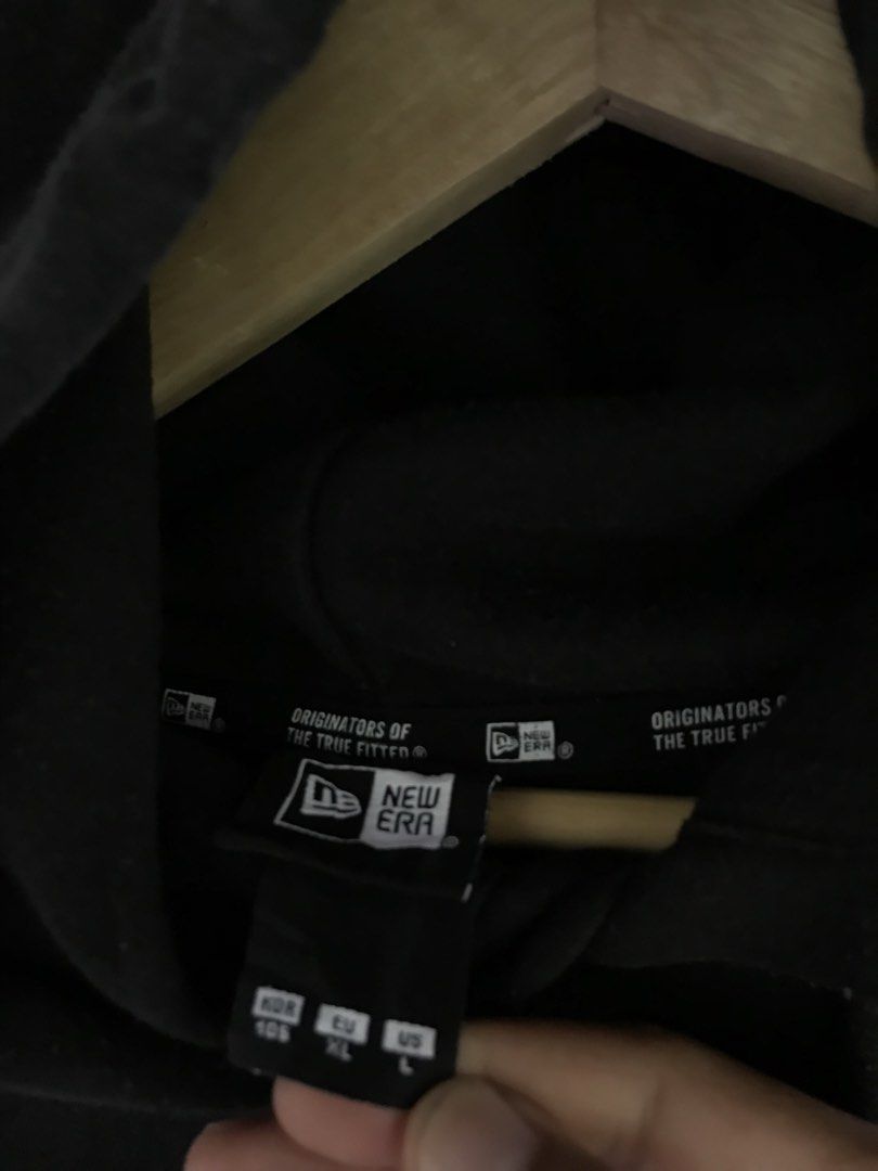 NEW ERA LA DODGERS HOODIE (Category: Hoodies) located in Aurora. Submitted by thrillthriftfinds123 (Listing ID 1461606491, Image 3). Description: NEW ERA LA DODGERS HOODIE SIZE LARGE EMBROIDERED LOGO DESIGN SA HOODIE AT SLEEVES NO ISSUE GOOD CONDITION 9.5 COLOR RATE .