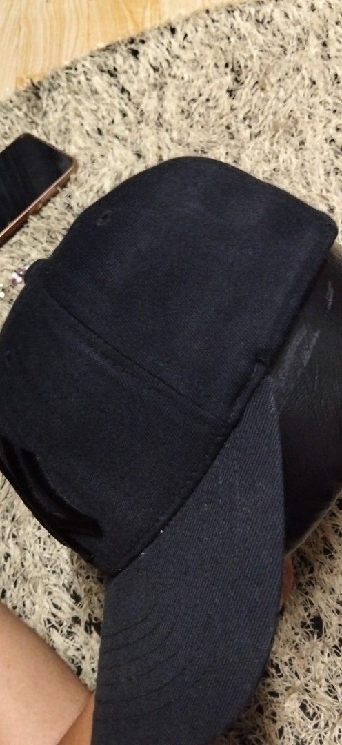 New York Yankees MLB Baseball Cap Navy Blue (Category: Caps & Hats) located in Paranaque City. Submitted by michael-08 (Listing ID 1461634202, Image 3). Description: - Classic navy blue New York Yankees cap - Iconic embroidered NY logo on the front - MLB logo on the back - Adjustable strap for a comfortable fit - Ideal for everyday wear and showing team pride WALA PO ISSUE AUTHENTIC MLB GOOD CONDITION 400.