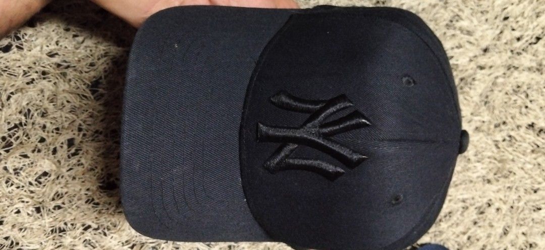 New York Yankees MLB Baseball Cap Navy Blue (Category: Caps & Hats) located in Paranaque City. Submitted by michael-08 (Listing ID 1461634202, Image 2). Description: - Classic navy blue New York Yankees cap - Iconic embroidered NY logo on the front - MLB logo on the back - Adjustable strap for a comfortable fit - Ideal for everyday wear and showing team pride WALA PO ISSUE AUTHENTIC MLB GOOD CONDITION 400.