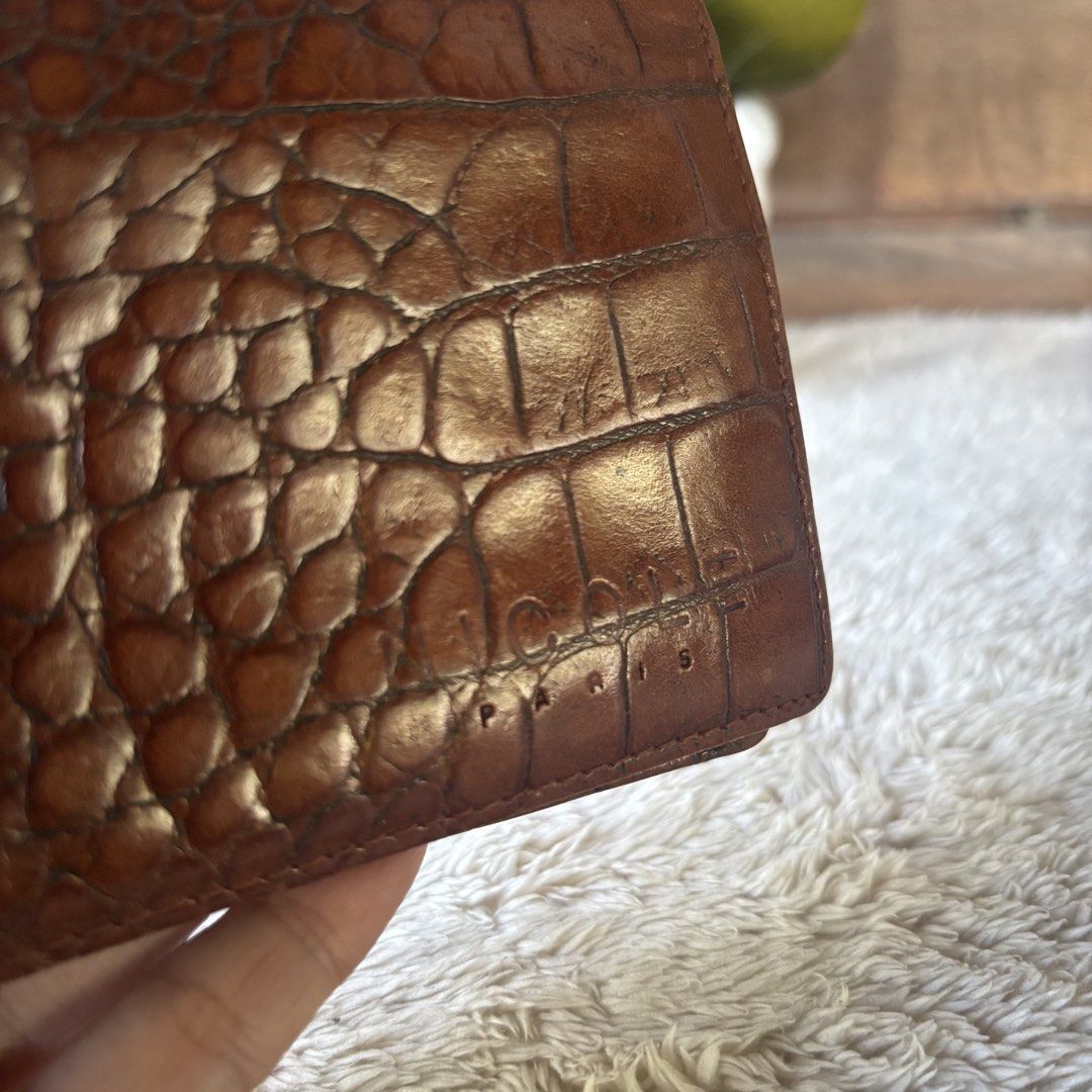 Nicole Paris Crocs Slim Long Bifold Wallet (Category: Wallets & Card holders) located in Tarlac. Submitted by alta.mayo (Listing ID 1461770437, Image 3). Description: • Genuine leather • 10 cardslot • 19 x 9.5 cm long • no flaws Guaranteed 💯% Authentic ❎ No Reservation 📌 Mop: Gcash 📌 Courier: JNT 📌 Location: Tarlac.