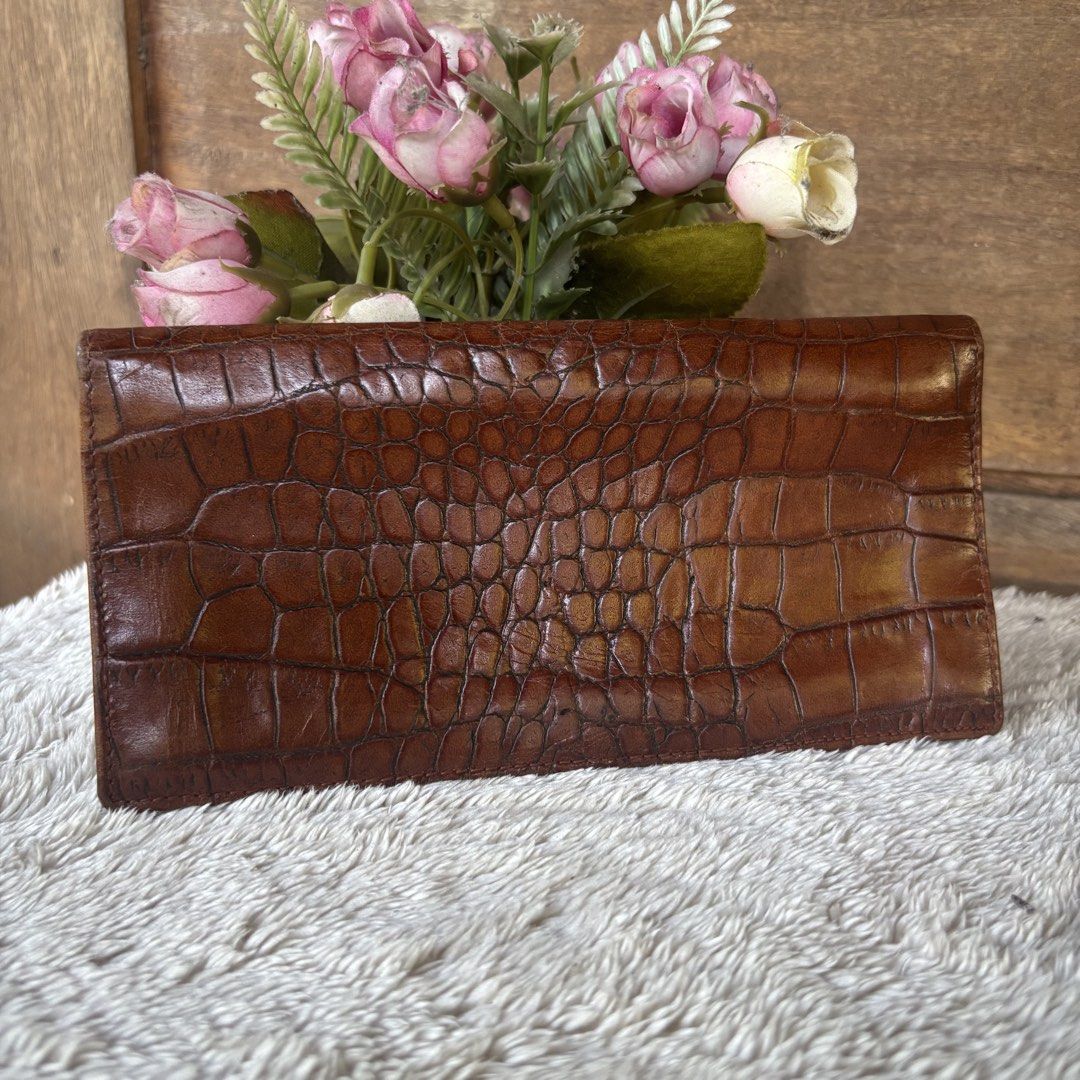 Nicole Paris Crocs Slim Long Bifold Wallet (Category: Wallets & Card holders) located in Tarlac. Submitted by alta.mayo (Listing ID 1461770437, Image 2). Description: • Genuine leather • 10 cardslot • 19 x 9.5 cm long • no flaws Guaranteed 💯% Authentic ❎ No Reservation 📌 Mop: Gcash 📌 Courier: JNT 📌 Location: Tarlac.
