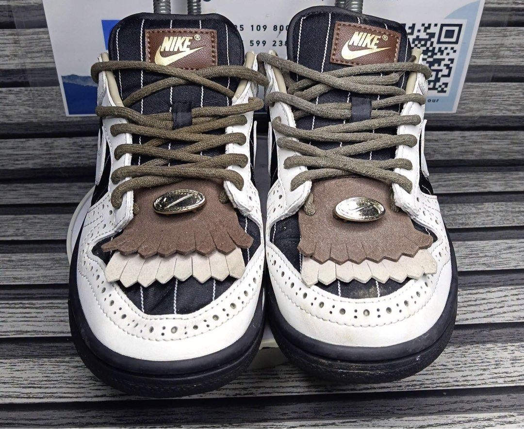 nike (Category: Sneakers) located in Aliaga. Submitted by imang_13 (Listing ID 1461569913, Image 3). Description: NiKE DUNK Low THE LX “Brogue Pinstripe” Black and white pinstripe textile upper Decorative brogue leather perforations Detachable tassel. Minimal peeled-off sockline EXCELLENT Condition 9/10 SIZE:35-36.