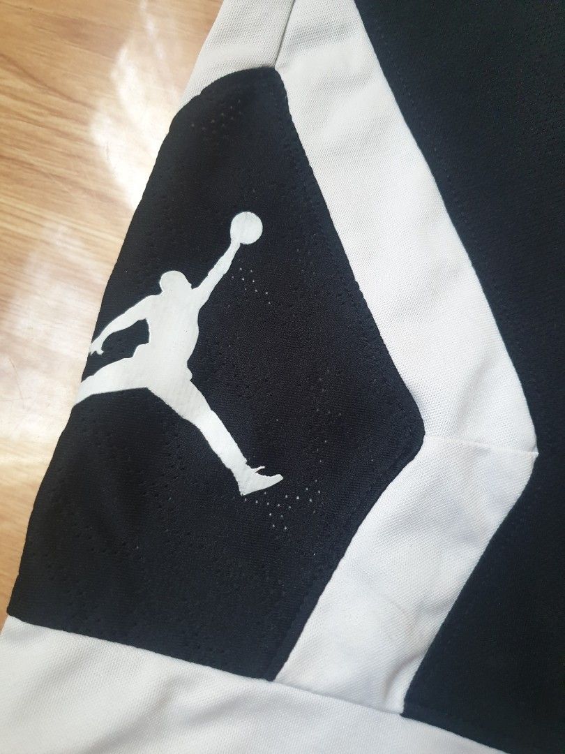 Nike Air Jordan Flight Diamond shorts (Category: Shorts) located in Makati City. Submitted by nvdluxurygoods (Listing ID 1461665327, Image 2). Description: black Nike Air Jordan Flight Diamond shorts featuring the iconic white diamond side panels with the Jumpman logo can small to med.