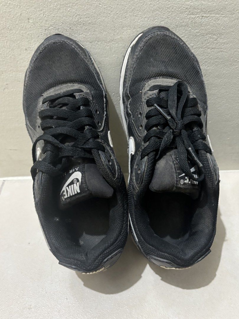Used original Nike Air Max 90 sneakers (Category: Sneakers) located in Mandaluyong City. Submitted by cosmicbear_stone (Listing ID 1461784624, Image 1). Description: Used original Women’s US size 7, black and white Nike Air Max 90. Air Max cushioning is still good for everyday wear. Cash and meetup in public place only..