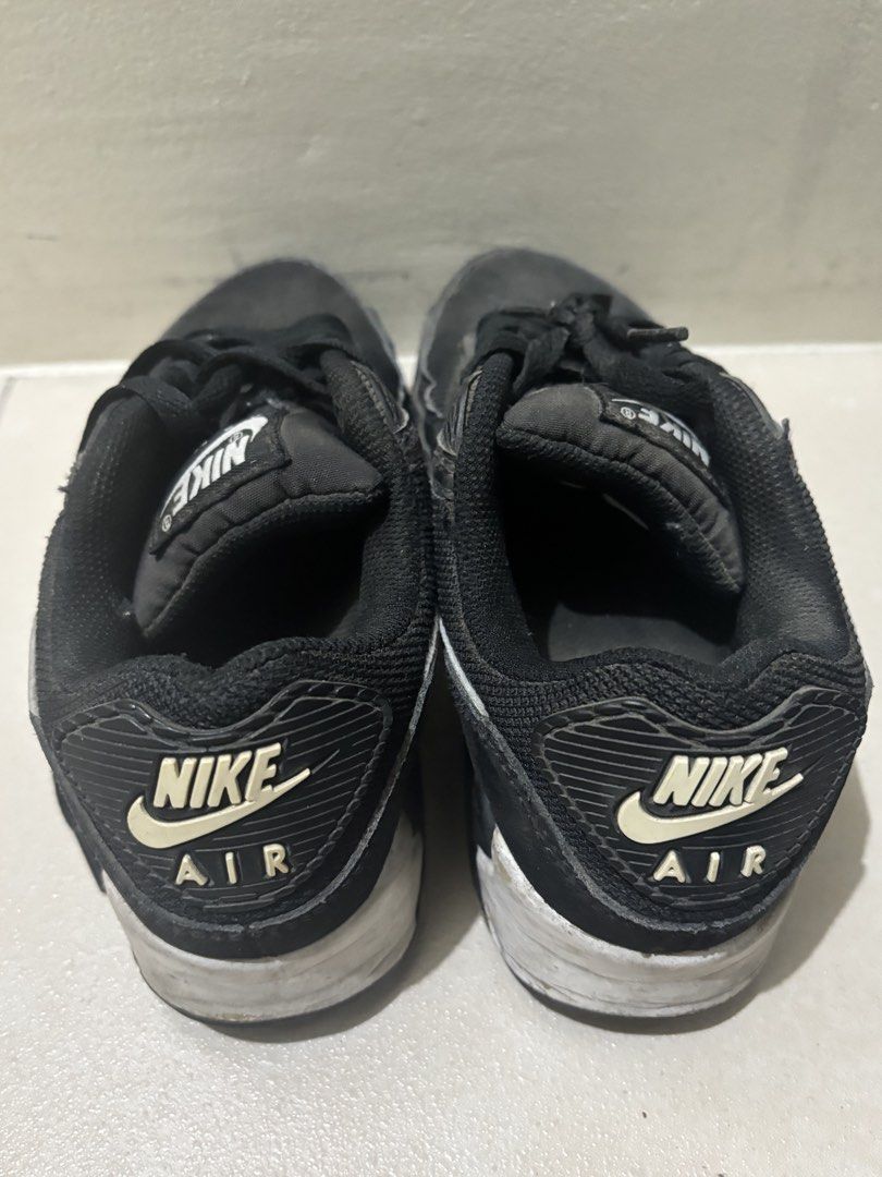 Used original Nike Air Max 90 sneakers (Category: Sneakers) located in Mandaluyong City. Submitted by cosmicbear_stone (Listing ID 1461784624, Image 2). Description: Used original Women’s US size 7, black and white Nike Air Max 90. Air Max cushioning is still good for everyday wear. Cash and meetup in public place only..