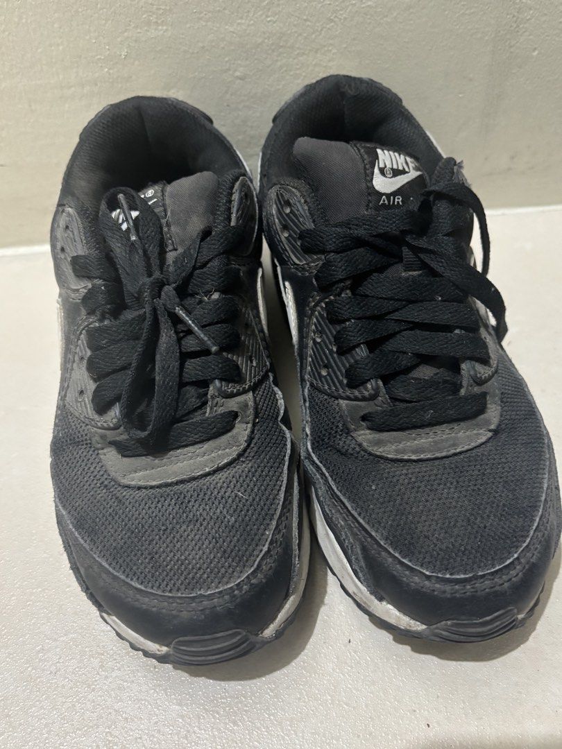 Used original Nike Air Max 90 sneakers (Category: Sneakers) located in Mandaluyong City. Submitted by cosmicbear_stone (Listing ID 1461784624, Image 3). Description: Used original Women’s US size 7, black and white Nike Air Max 90. Air Max cushioning is still good for everyday wear. Cash and meetup in public place only..