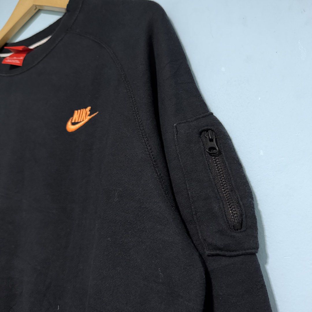 Nike AW77 Crew Men's Knit Pullover Sweatshirt (Category: Coats, Jackets and Outerwear) located in Cagayan de Oro. Submitted by kent_ogals (Listing ID 1461730609, Image 3). Description: Size XL Dimension 23.5x27.5 Color Rate 9.5/10 Excellent Condition No Issue Need Wash.
