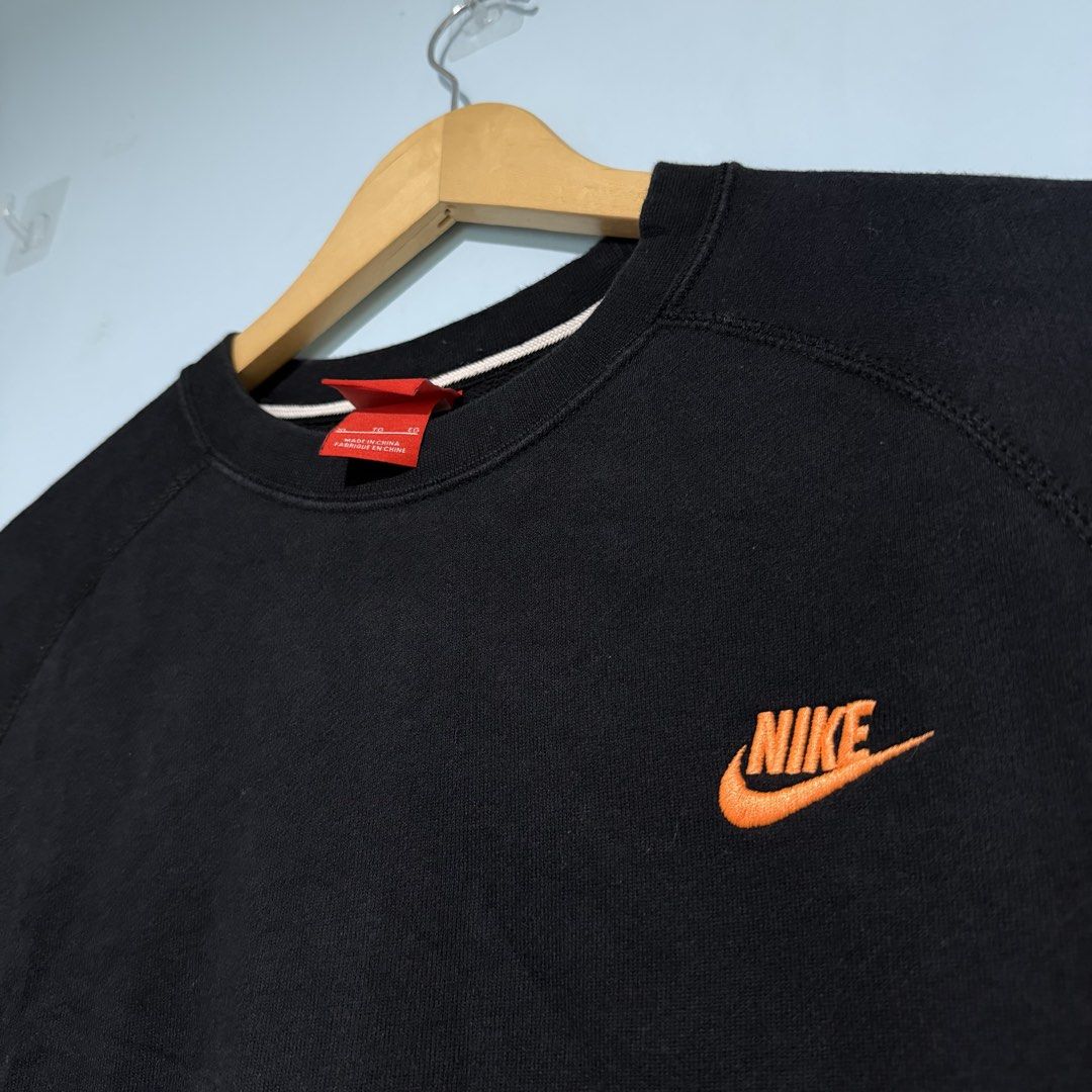 Nike AW77 Crew Men's Knit Pullover Sweatshirt (Category: Coats, Jackets and Outerwear) located in Cagayan de Oro. Submitted by kent_ogals (Listing ID 1461730609, Image 2). Description: Size XL Dimension 23.5x27.5 Color Rate 9.5/10 Excellent Condition No Issue Need Wash.