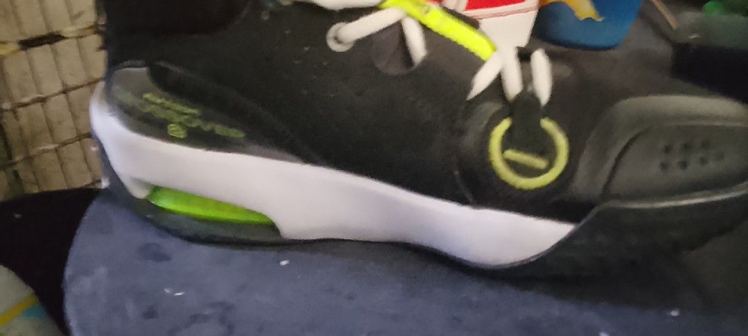 Nike Basketball Shoes (Category: Sneakers) located in Bulacan. Submitted by changchang31 (Listing ID 1461645436, Image 1). Description: - Black Nike basketball shoes - Neon green accents - Lace-up closure - Suitable for basketball or casual wear - Shows some signs of wear, but plenty of life remaining.