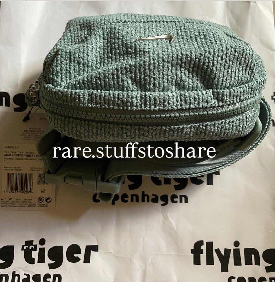 Nike Belt Bag (Category: Belt bags, Clutches and Pouches) located in Manila. Submitted by rare.stuffstoshare (Listing ID 1461693886, Image 2). Description: .
