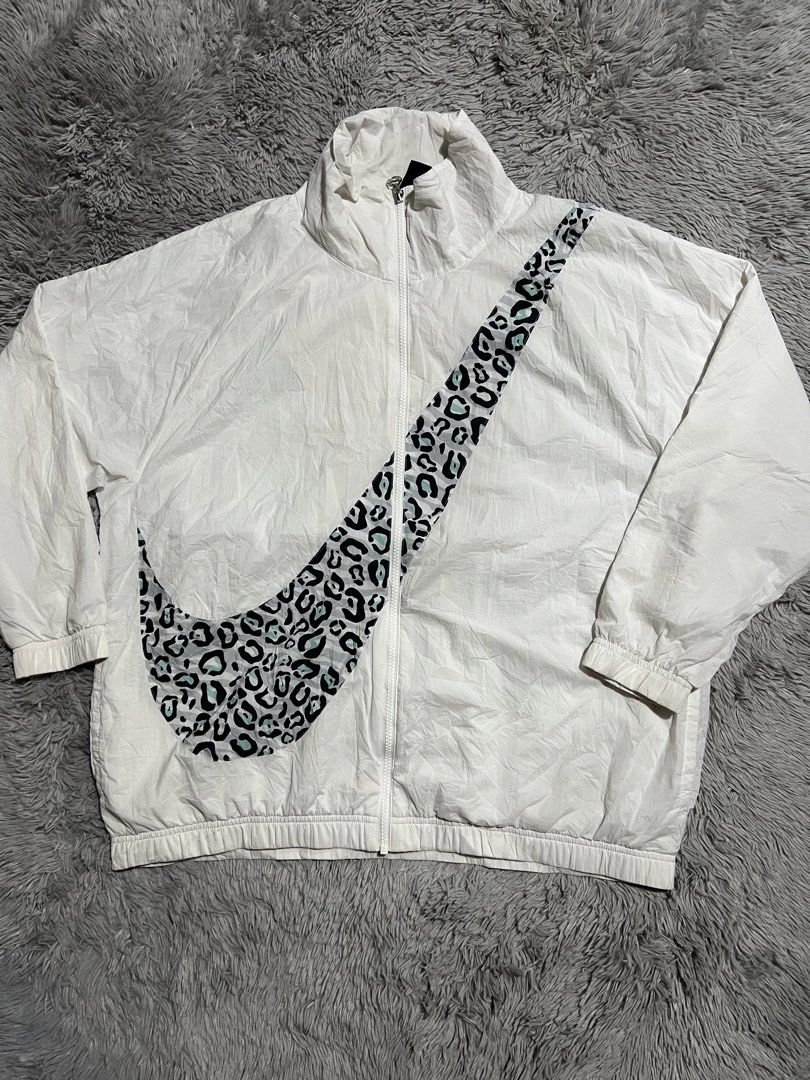 Nike big swoosh (Category: Coats, Jackets and Outerwear) located in Manila. Submitted by loreenajoc (Listing ID 1461759116, Image 1). Description: Nike big swoosh Excellent Large No issue Need wash.