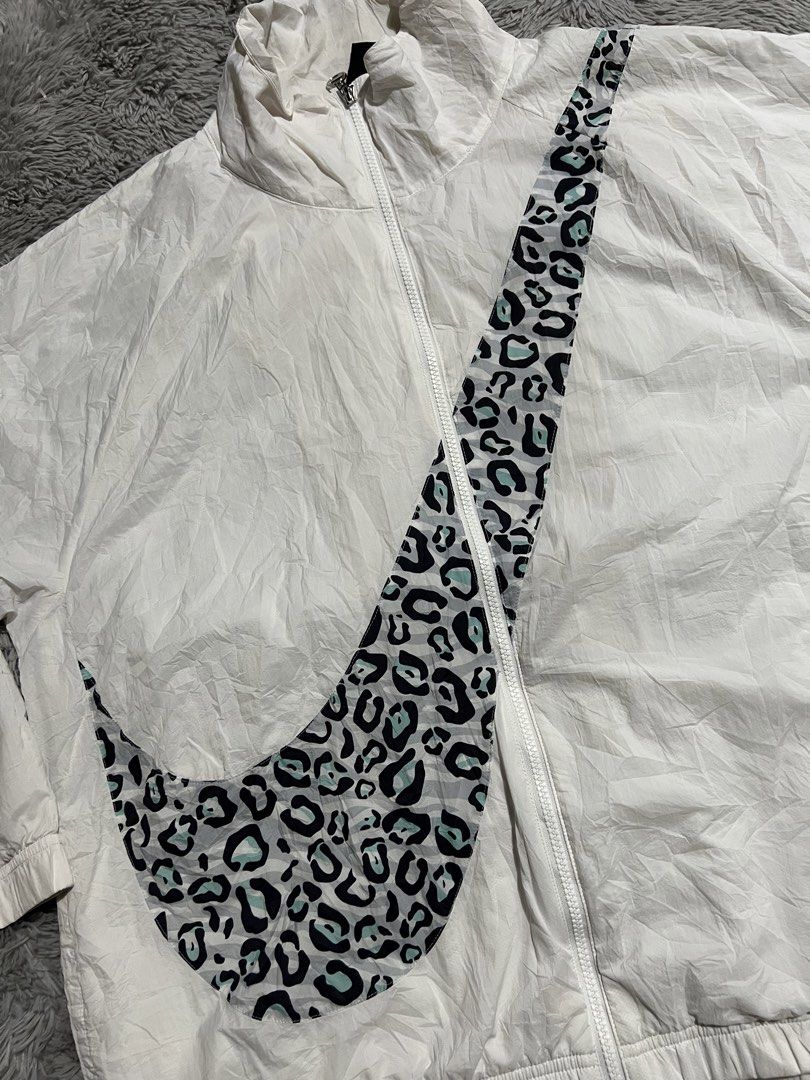 Nike big swoosh (Category: Coats, Jackets and Outerwear) located in Manila. Submitted by loreenajoc (Listing ID 1461759116, Image 3). Description: Nike big swoosh Excellent Large No issue Need wash.