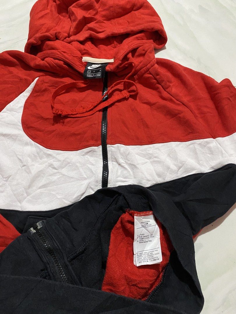 Nike Big Swoosh full zip (Category: Coats, Jackets and Outerwear) located in Tagum. Submitted by jp_thrift8 (Listing ID 1461797433, Image 2). Description: .