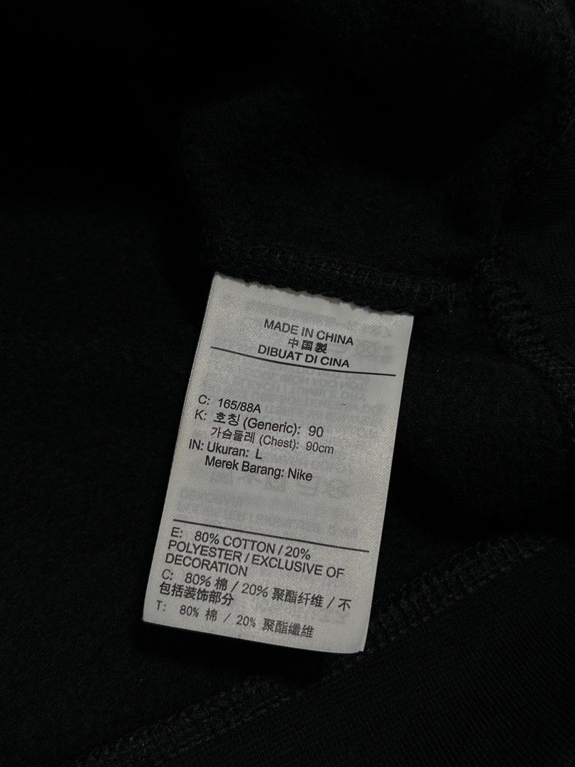 Nike Black Cropped Swoosh Sweatshirt (Category: Longsleeves) located in Cavite. Submitted by gnthrift (Listing ID 1461577108, Image 3). Description: Nike Sportswear Swoosh Round Neck Size: L on tag Dimes: 23.5x18.5 Color Rate: 9.8/10 Complete tags (black tag) Good as new condition Mine 680 + SF Location: Indang, Cavite MOP: Gcash Courier: J&T Express.