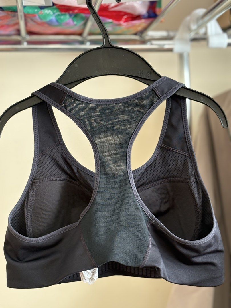 Nike Black Sports Bra (Category: Activewear) located in Dasmarinas. Submitted by aubreyanabee (Listing ID 1461719237, Image 2). Description: .