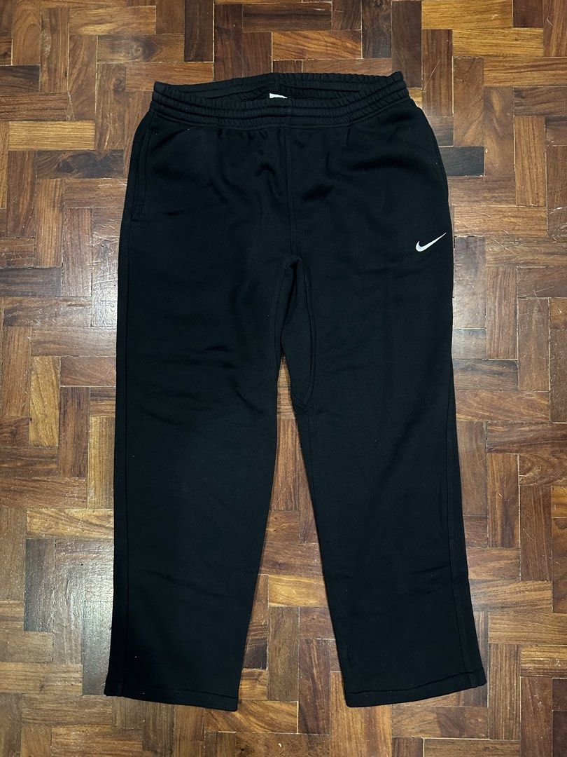 Nike Black Wide Jogger Sweatpants (Category: Joggers) located in Cebu City. Submitted by jager.2 (Listing ID 1461755959, Image 1). Description: Nike Black Wide Jogger Sweatpants - 100% Authentic (bought from Nike Outlet Mactan, Cebu) - Size: XXL Mens (fits L-XL if you want an oversized look) - Features: Elastic waistband with drawstring, classic embroidered Nike logo on left leg - Material: 100% Cotton - Condition: 9.5/10 - RFS: clearing Wardrobe