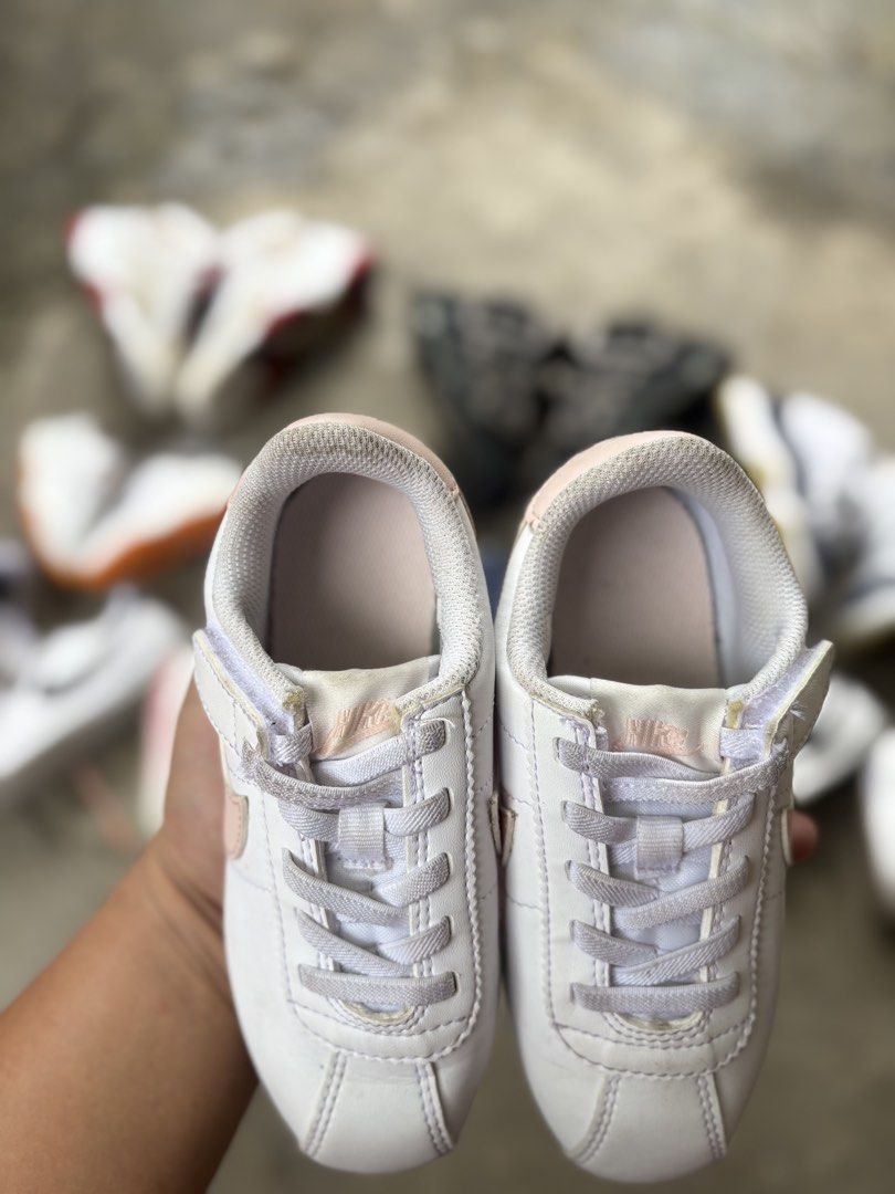 Nike cortez for kid (Category: Babies & Kids Fashion) located in Marikina City. Submitted by kuyamosafe (Listing ID 1461575668, Image 3). Description: - Brand: Nike - Model: Cortez - Color: White with Pink accents - Style: Classic, casual sneakers for kids.