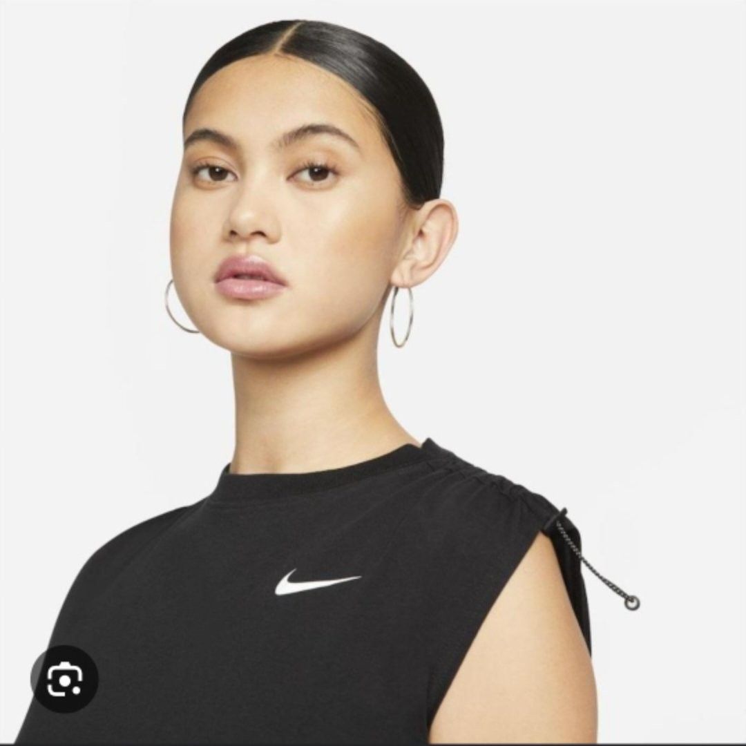 Nike Crop Top (Category: Activewear) located in Manila. Submitted by wildshark-33d3 (Listing ID 1461678788, Image 2). Description: Authentic Excellent condition Size Medium Women Fit No issue.