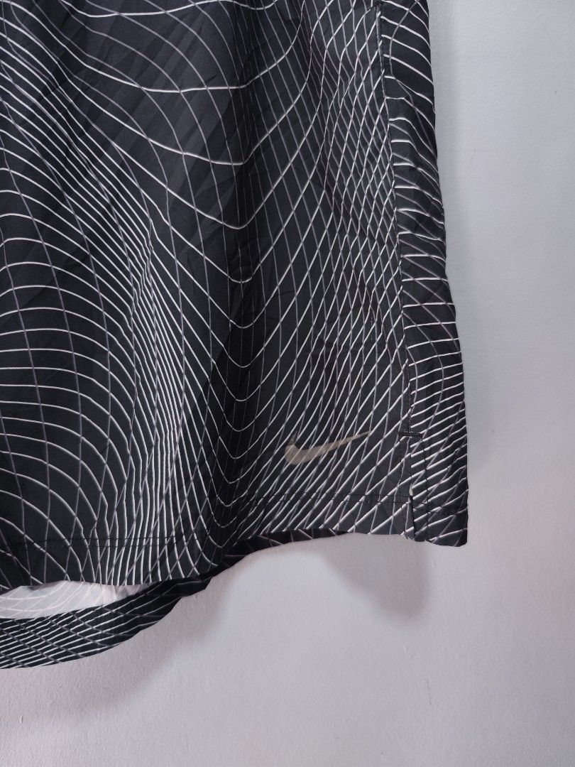 Nike Drifit Abstract Running Shorts (Category: Shorts) located in Bulacan. Submitted by emilj23 (Listing ID 1461688918, Image 2). Description: Nike Drifit Abstract Running Shorts Size XL on tag L 18.5 W 38-42 Leg Hole 13.5 Condition 9.5/10 Color rate 9.5/10 Issue Loose Garter.
